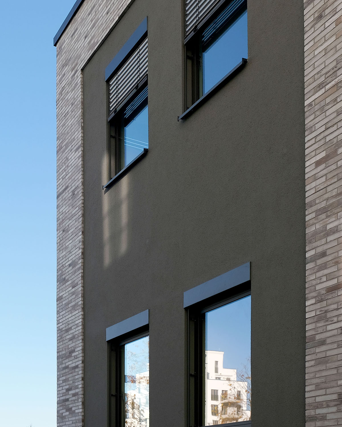 Fassadendetail internationale KiTa als Brückenbauwerk Architektur Eberhard + Florian Horn GmbH - hochkant