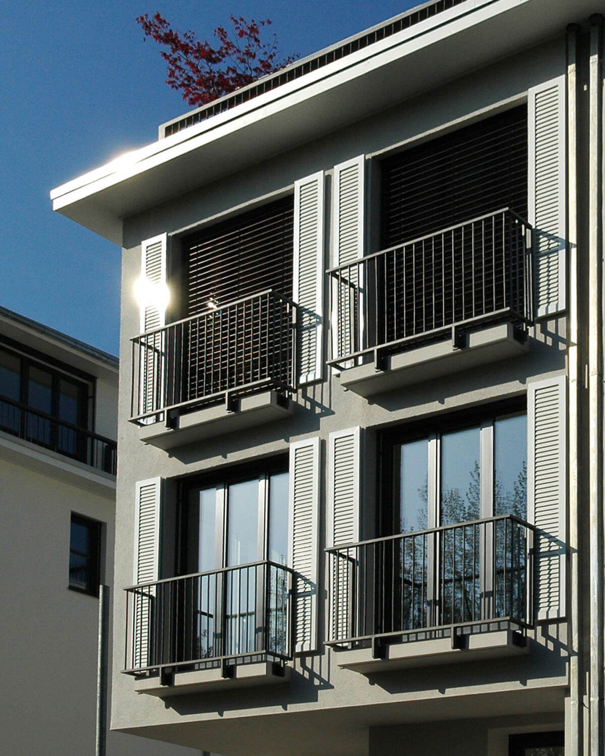 Einzelnes Townhouse mit französischem Balkon