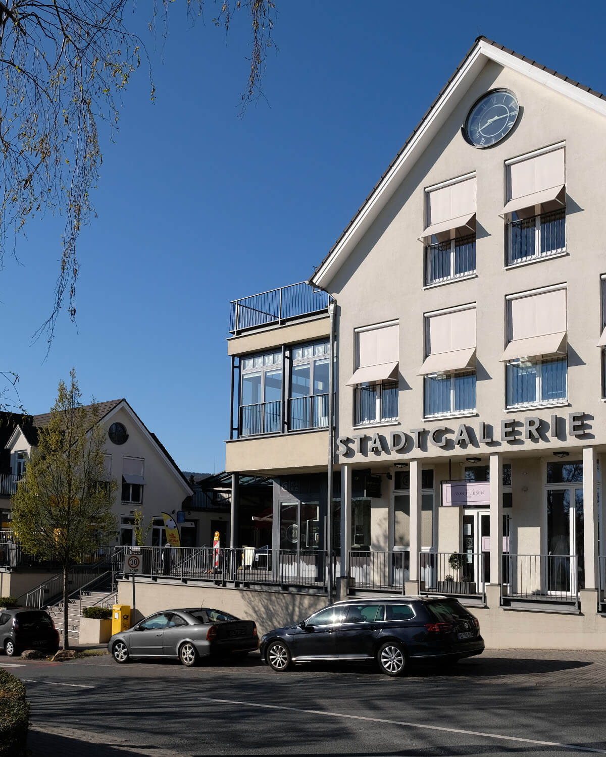 Einkaufszentrum Stadtgalerie Königstein i. Ts. bei Sonnenschein