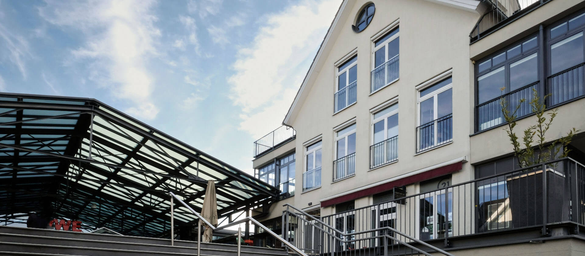 Eberhard Horn Prime Estates: Architektur des Einkaufzentrums und der Markthalle mit Stahl-Glasdach