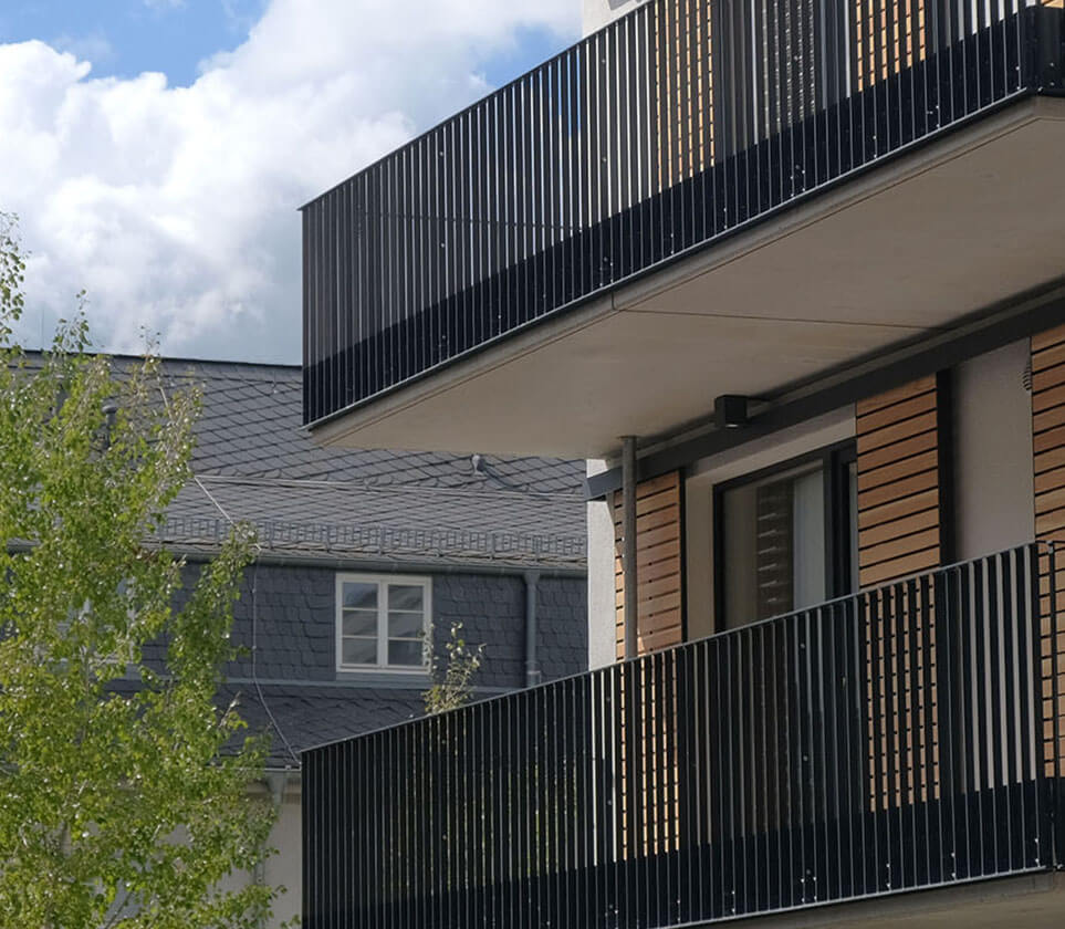 Graoße Wohnbalkone in den Mietwohnungen